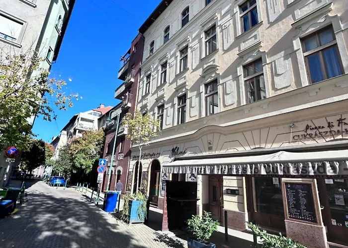 Barbaras Modern Apartment